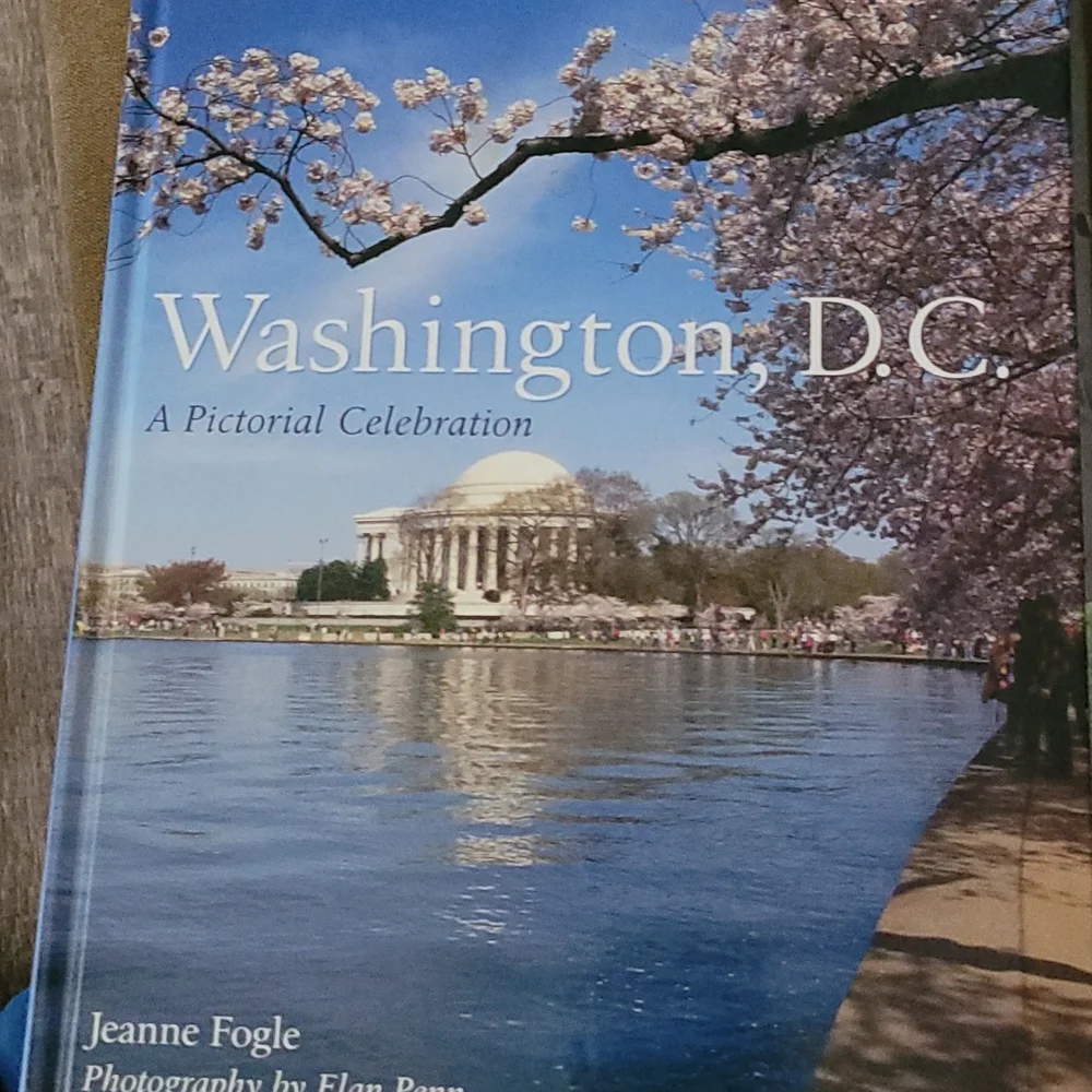 Washington D.C. pictures hardcover book - Picture 1 of 3